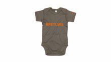 Lade das Bild in den Galerie-Viewer, 1417 BABY BODYSUIT &#39;Breylske&#39;
