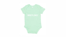 Lade das Bild in den Galerie-Viewer, 1417 BABY BODYSUIT &#39;Breylske&#39;
