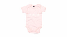 Lade das Bild in den Galerie-Viewer, 1417 BABY BODYSUIT &#39;Breylske&#39;
